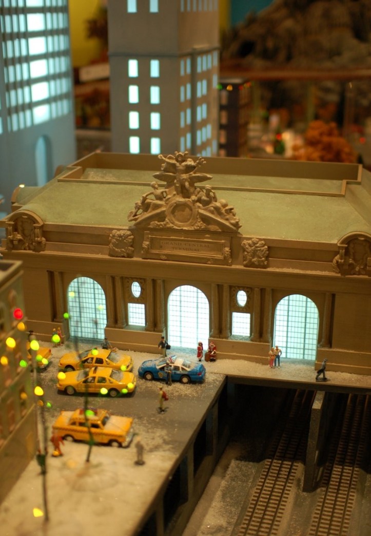 Grand Central Holiday Train Show07