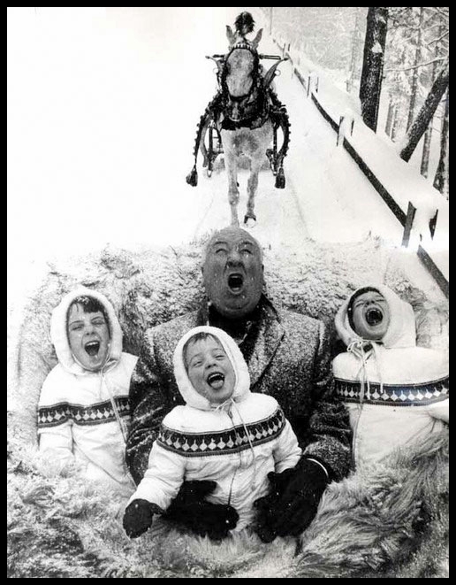 Alfred Hitchcock, con sus tres nietas: Mary, Tere, y Katie.