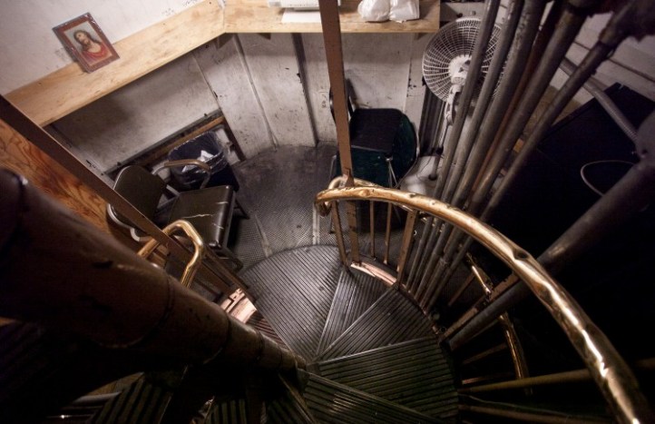 Escalera Caseta de Información