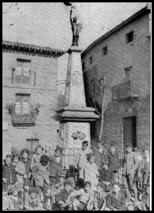 El monumento con su aspecto original (principios del siglo XX)