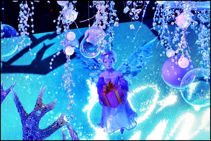 Macy's 2013 Holiday Show Window001