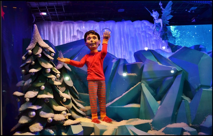 Macy's 2013 Holiday Show Window007