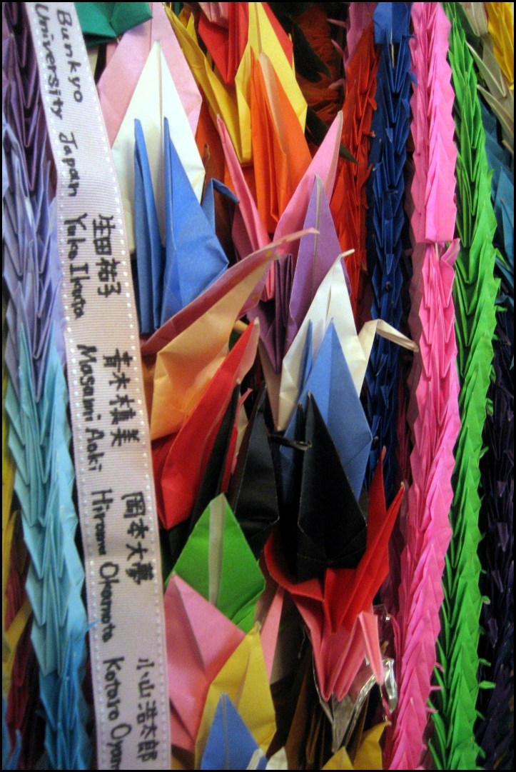 Grullas de papel en recuerdo a Sadako Sasaki - St. Paul's Chapel (Nueva York)