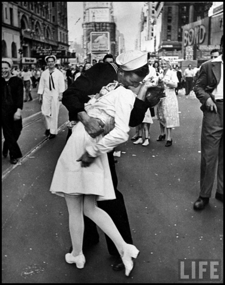 “VJ The kiss” - Alfred Eisenstaedt/ Getty