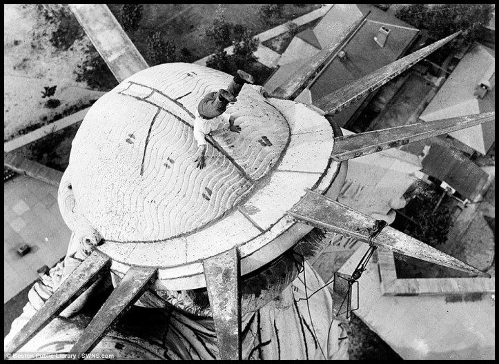 Estatua de la Libertad acrobacia