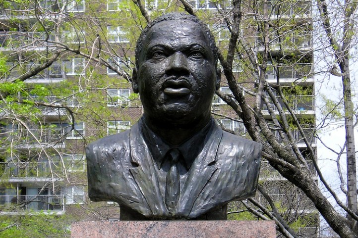 MLK busto