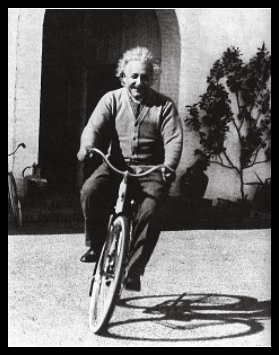Einstein_en_bicicleta1real